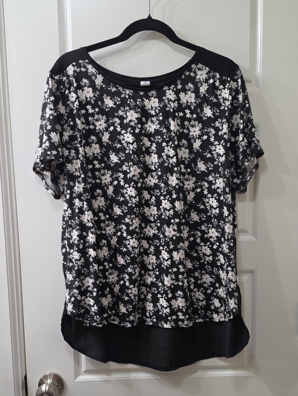 🖤 Old Navy Black Floral Tee/Blouse – Short Sleeve High‑Low Hem - XXL 🖤